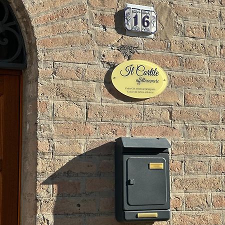 Affittacamere Il Cortile 基亚拉瓦莱 外观 照片