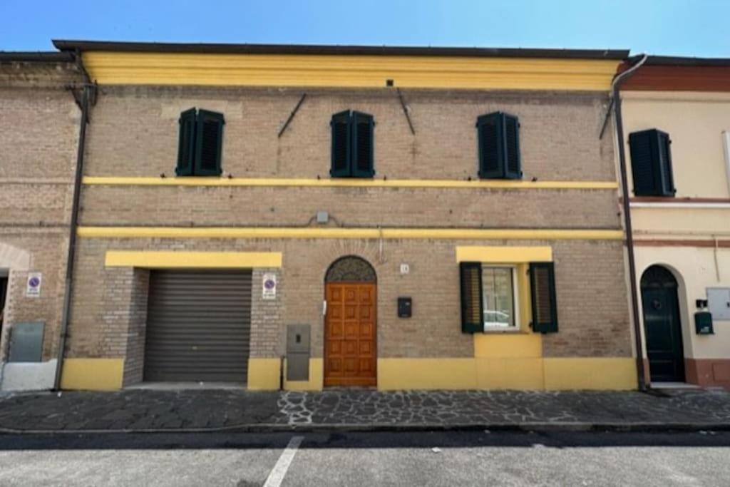 Affittacamere Il Cortile 基亚拉瓦莱 外观 照片