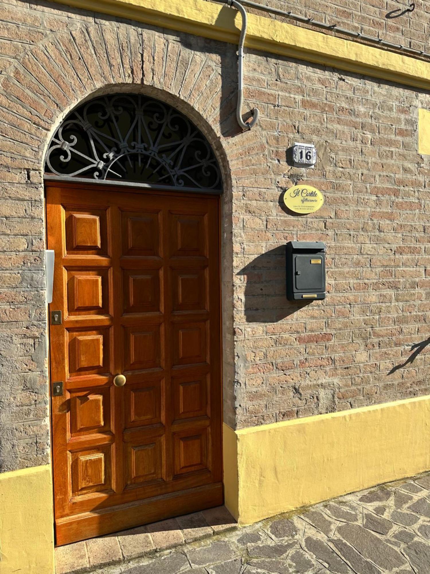 Affittacamere Il Cortile 基亚拉瓦莱 外观 照片